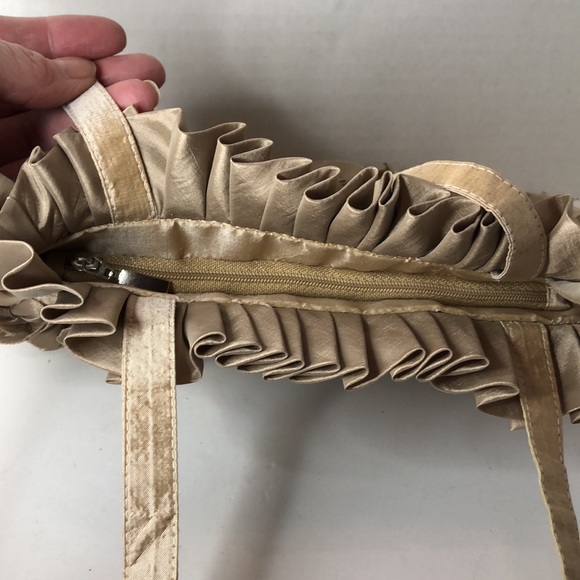 Fabric Roses Pleated Top Hand Bag - Picture 5 of 8